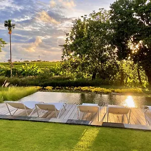  Villa La Maison D'ulysse - Luxury 4br Surrounded By Rice Paddies